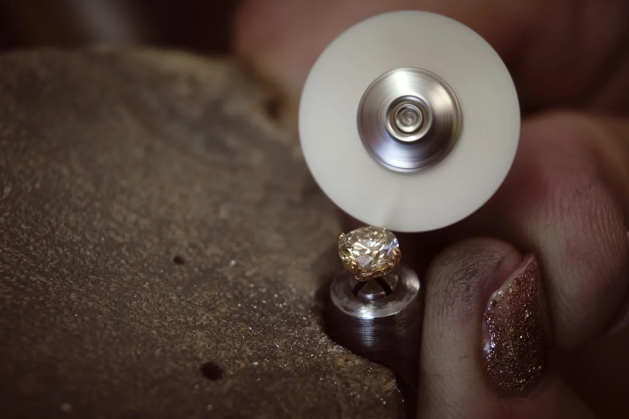 jewellery, brilliant, polishing, stud earrings, version, goldsmith, infect, handwork, precision, sensitivity, dexterity, dirty fingers, take, grind, stud earrings, goldsmith, goldsmith, goldsmith, goldsmith, goldsmith. Silver finishing safety checklist: bench process gates