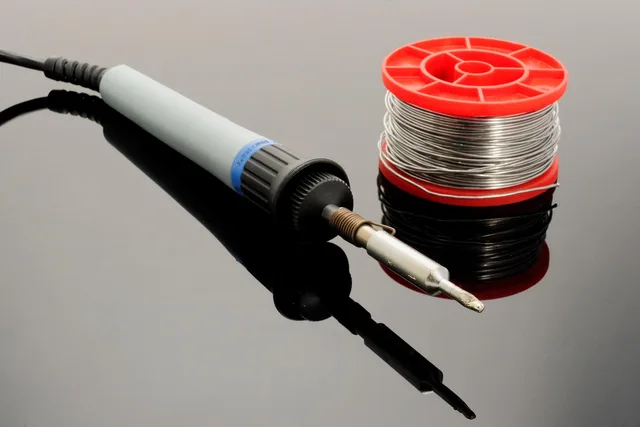 soldering iron, soldering, soldering station, tin, electronics, electrical engineering, technology, electronics technician, tool, soldering iron, soldering iron, soldering iron, soldering iron, soldering, soldering, soldering, soldering, soldering. Diagnosing a failed sterling-silver box seam case