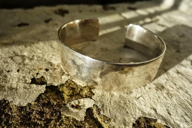cuff, bracelet, silver, accessory, precious, shiny, band, band of silver, cuff, cuff, cuff, cuff, cuff, bracelet, bracelet. Forming a tapered silver cuff from measured stock case