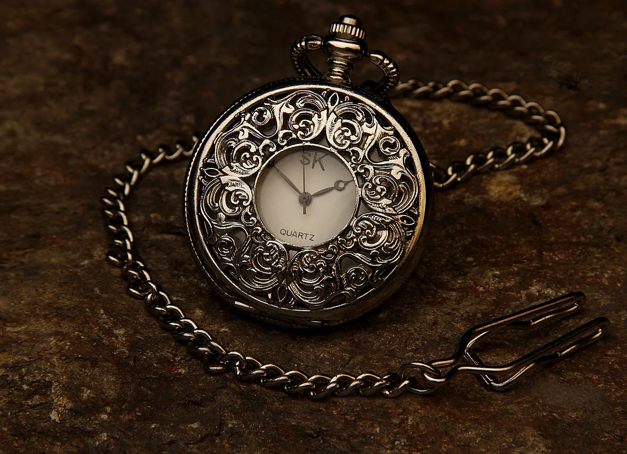 pocket watch, watch, timepiece, clock, accessory, classic, vintage, retro, chain, time, hours, minutes, silver, watch, watch, watch, watch, watch, clock, clock, vintage, vintage, time, time, time. Record evidence to identify unknown silver colored metal