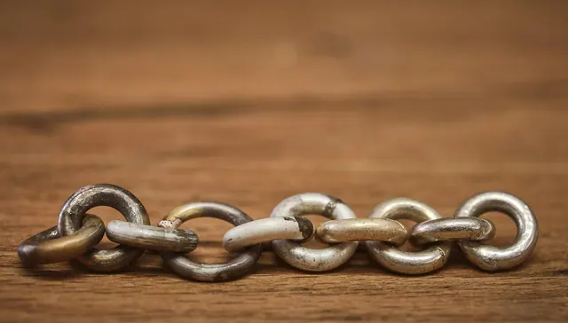chain, raw, goldsmith, silver, chain links, silver jewelry, jewellery, handwork. Tracing an inherited silver object from mark to material case