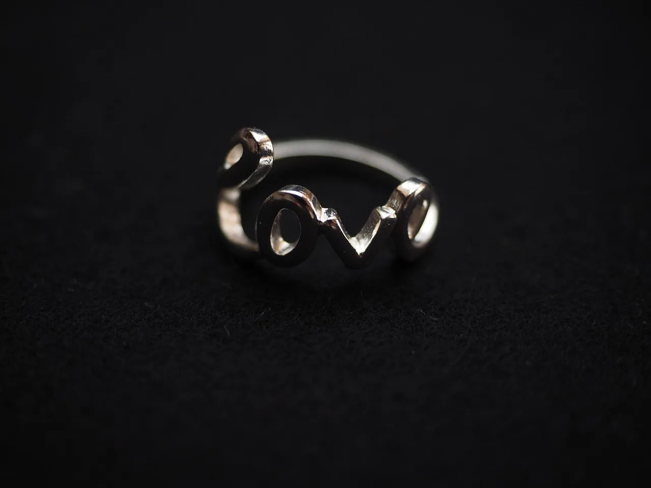 ring, finger ring, silver, jewellery, love, silver jewelry, finger jewelry. Silver finishing problems: persistent scratches, polishing drag and blotchy patina