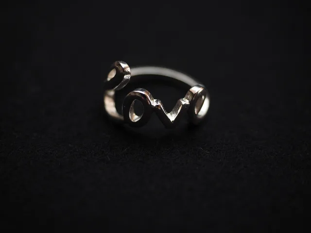 ring, finger ring, silver, jewellery, love, silver jewelry, finger jewelry. Silver finishing problems: persistent scratches, polishing drag and blotchy patina