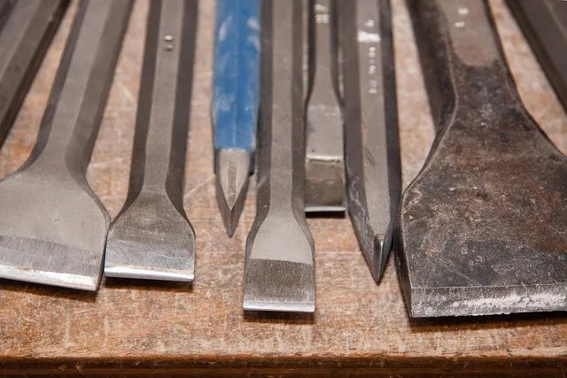 strike iron, pickling iron, rods, setzer, tool, tool steel, hardened tip, chisel, steinmetz, stone work, air hammer, steinmetz career, carpenter, profession, chisel, chisel, chisel, chisel, chisel. Silversmithing workmanship problems: poor fit, distorted metal and heat damage