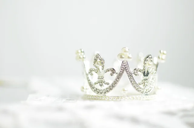 crown, tiara, crystals, diamonds, gems, glisten, jewelry, luxury, pearls, rhinestones, shining, queen, monarchy, crown, crown, crown, crown, crown, jewelry, queen. Silver fineness marks: what 999, 958, 925 and 800 claim