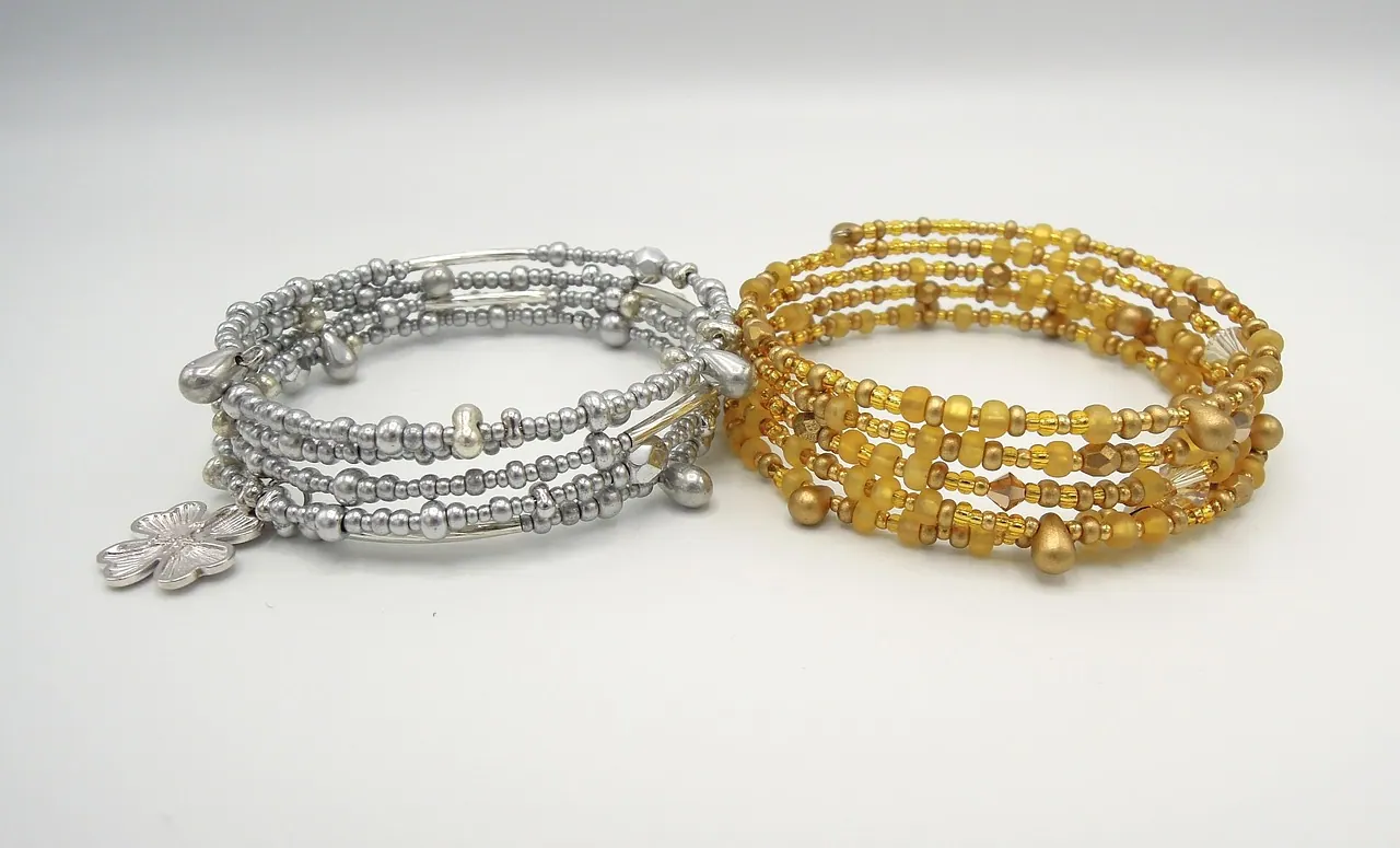 jewellery, bracelet, beads, gold, silver, fashion, brilliance, glamour, gold color, silver color, bead, bracelet, bracelet, bracelet, bracelet, bracelet, beads, beads. Cracks, wrinkles, springback, uneven thickness, dents, and tool marks