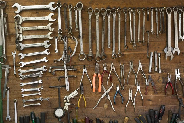 steel, old, iron, tool, wood, rusty, equipment, dirty, hammer, brown tools. Silver surface decoration guide: chasing and engraving