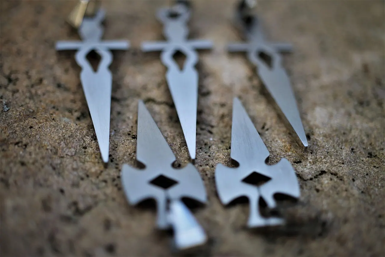 jewellery, pendant silver, silver, follower, chain, amulet, cross, ornament, fashion, sterling, big, jewel, topic of the week. Planning a traceable sterling-silver pendant project case