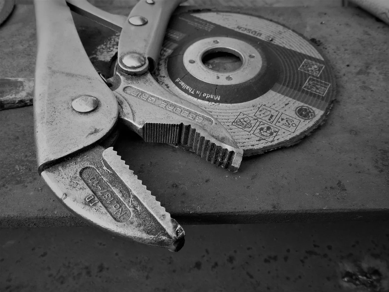 pliers, combination pliers, tool, cutting disc, anvil, metal, craft, workshop, work, workbench, pipe wrench, stole, pliers, cutting disc, cutting disc, cutting disc, workbench, workbench, pipe wrench, pipe wrench, pipe wrench, pipe wrench, pipe wrench. Underpricing, missing labor, vague alloy claims, repair scope creep, and weak records
